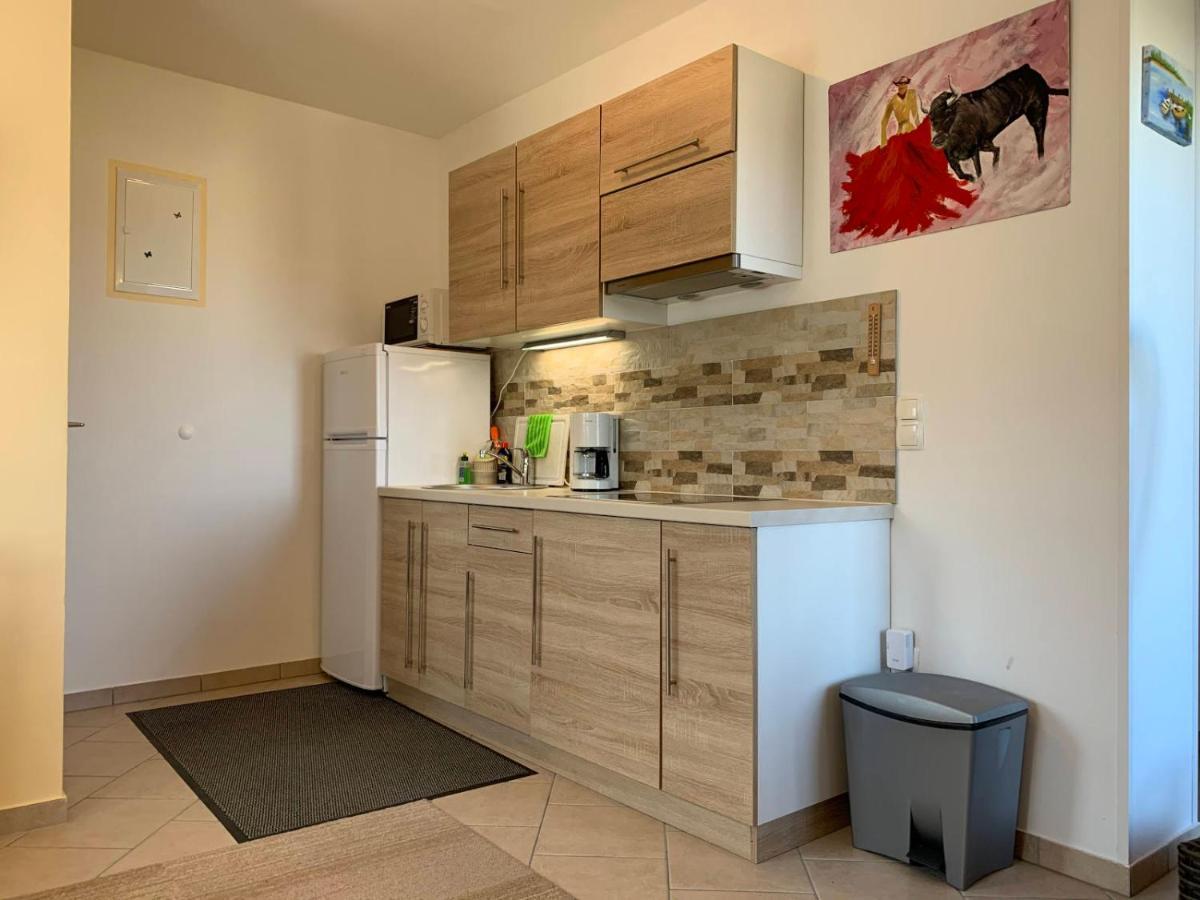 Apartments 4Mios ราชานาส ภายนอก รูปภาพ