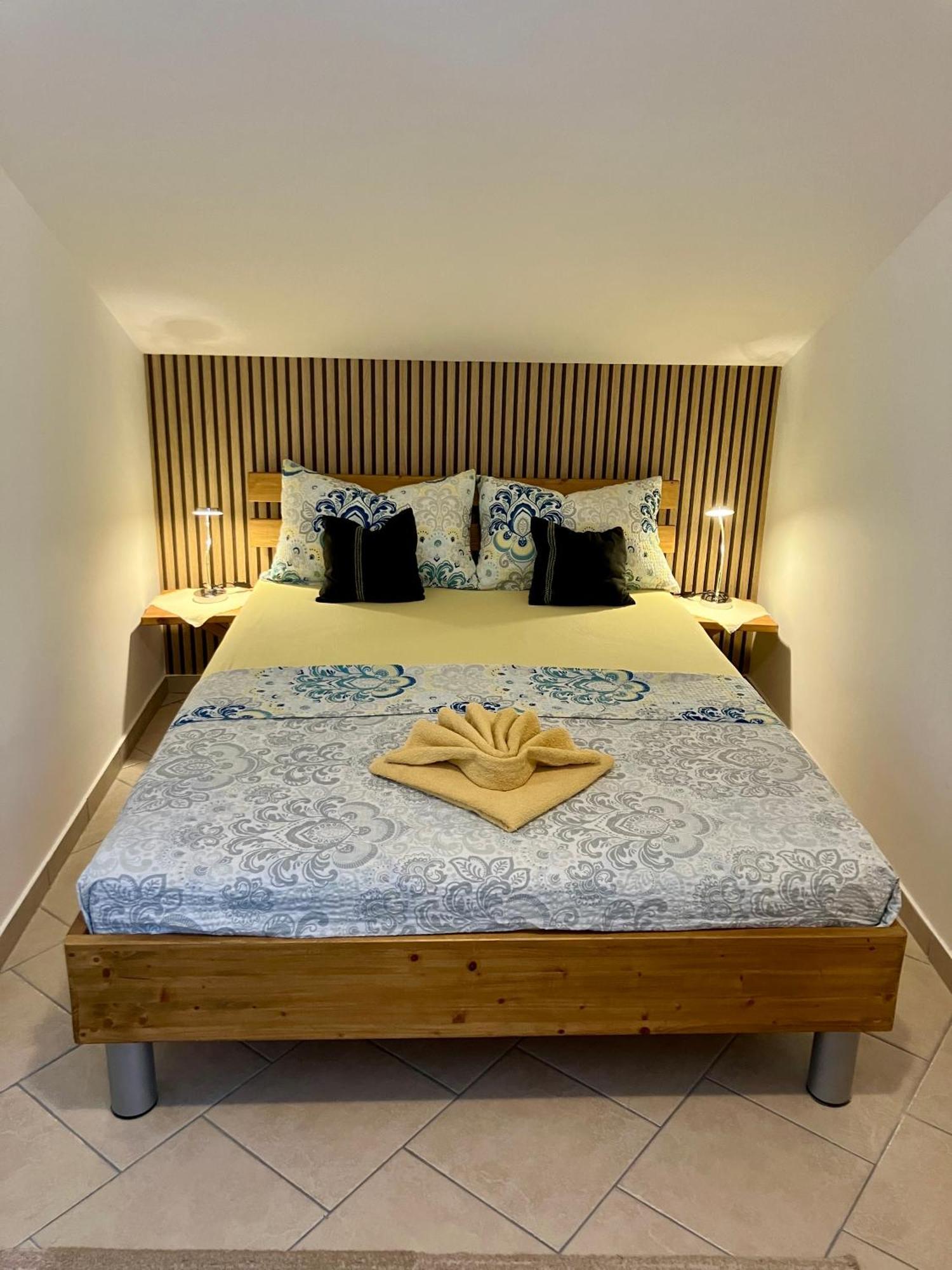 Apartments 4Mios ราชานาส ภายนอก รูปภาพ