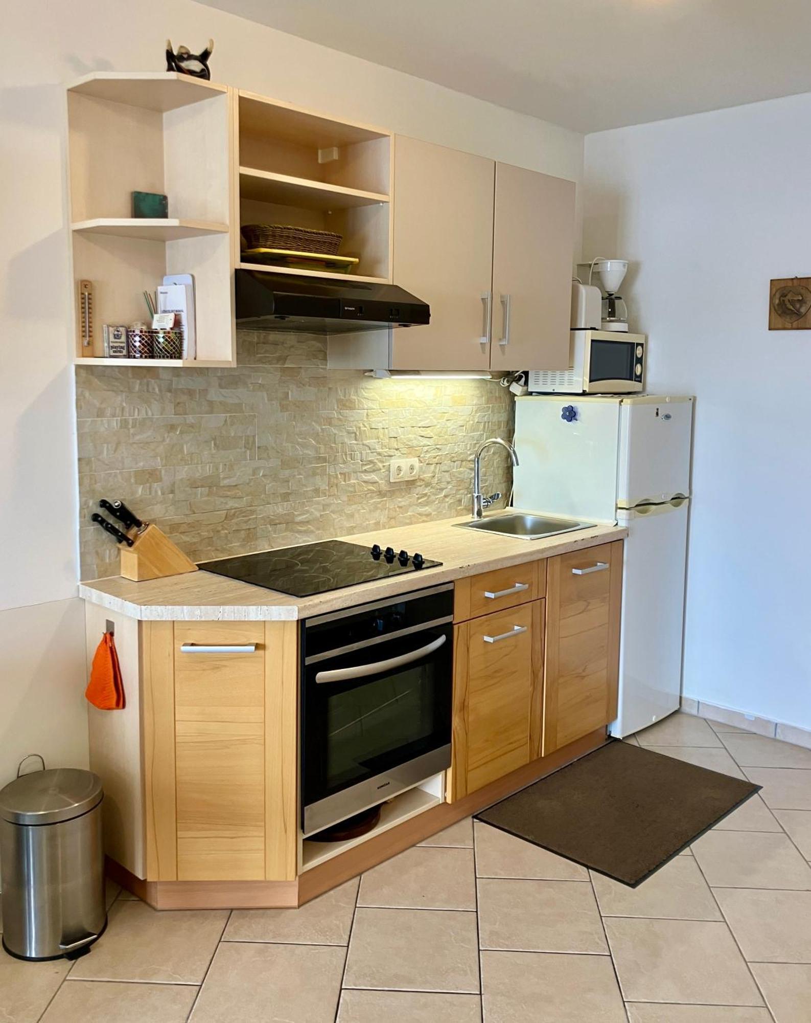Apartments 4Mios ราชานาส ภายนอก รูปภาพ